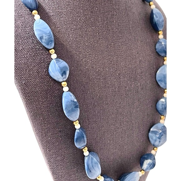 ❤️ Vintage Avon Blue Marbled Acrylic Chunky Necklace - Picture 2 of 6
